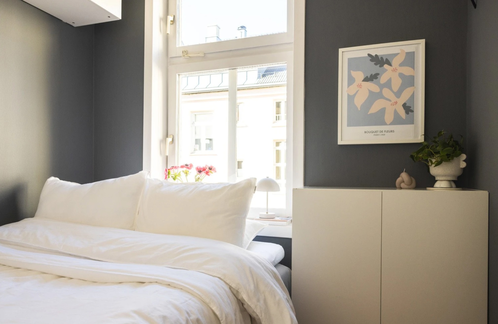 Vender inn mot rolig bakgård